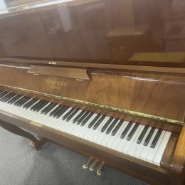 - Andere Marke - Gaveau – Klavier 124 von 1948 in Noten glimmend